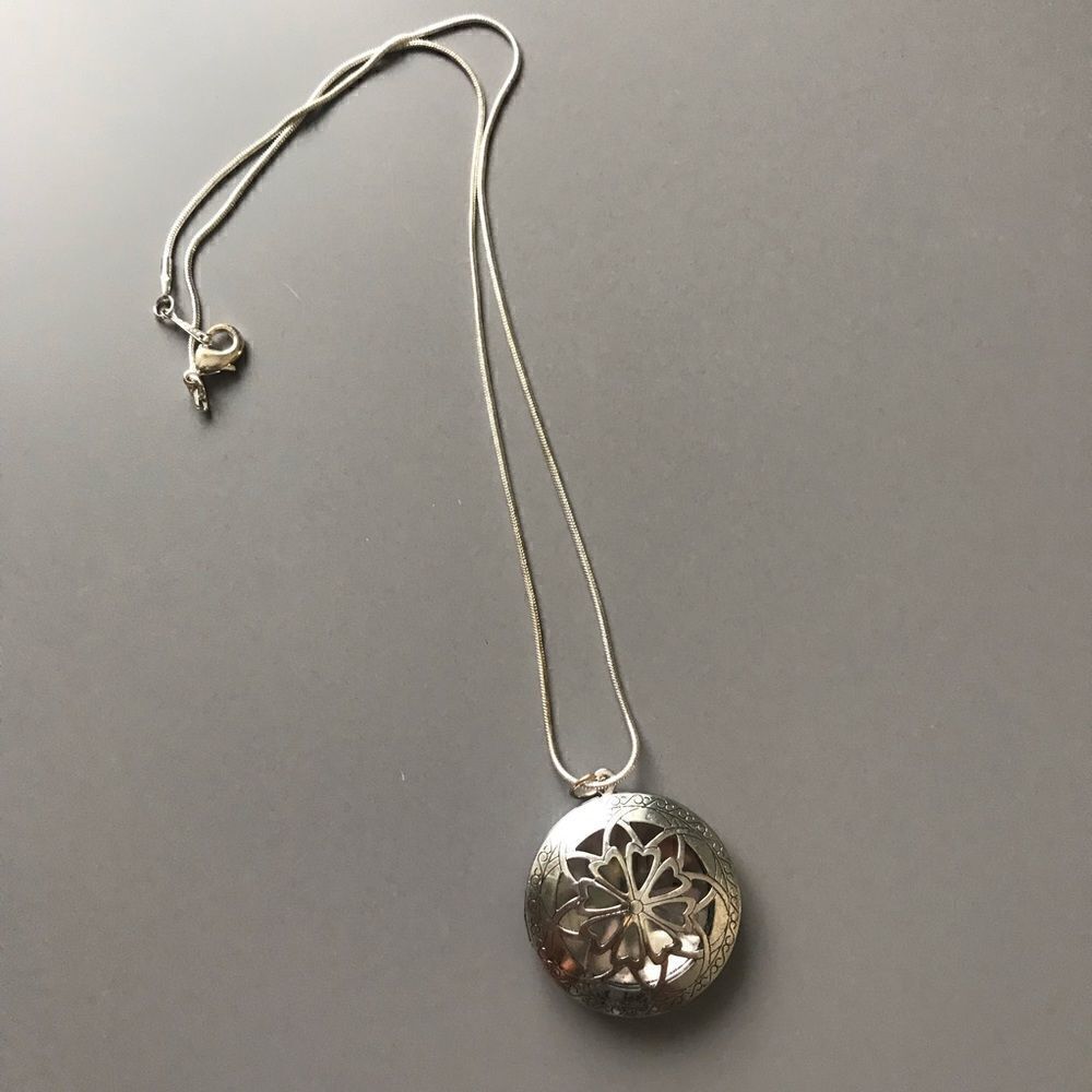 Silver diffuser necklace   - Picture 2 of 3